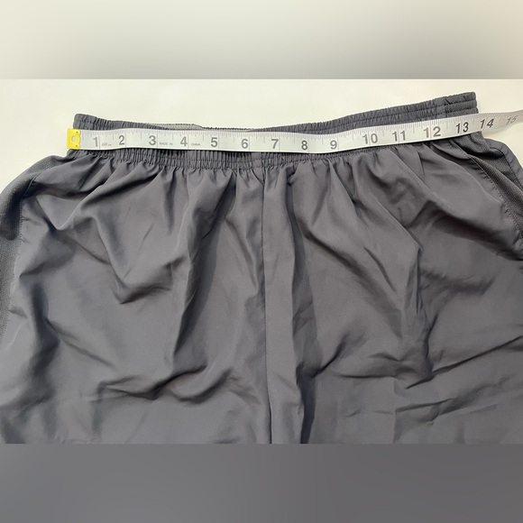 Champion C9 Women’s Gray Athletic Shorts with Back Zipper Pocket & Inner Layer - Picture 4 of 14